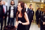Avukat aramayı böyle protesto etti