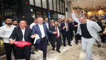 Başkan Büyükakın, Vanlıların halayına katıldı