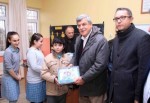 Başkan, Kandıra da öğrencilere tabletlerini verdi