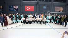 Bilgievi kursiyerleri, voleybol maçında hünerlerini konuşturdu