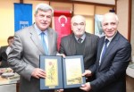 Çayırovalı Emektar Muhtarlara Plaket