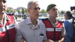 Darbeci Akın Öztürk, Mahkeme Salonuna Girerken Dua Etti