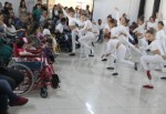 Dünya çocukları, Rehabilitasyon Merkezi'ndeki kardeşlerine moral verdi