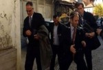 Kosova Adalet Bakanı Kuçi'nin Kafasına Yumurta Attılar