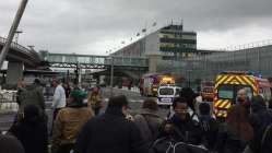Son dakika: Paris'teki havalimanında silah sesleri
