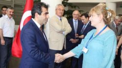 Vali Güzeloğlu bayramlaşarak veda etti