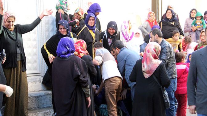 Ütüyü Prizde Unutup Komşuya Giden Genç Kız, Döndüğünde Alevlerin Arasında Can Verdi
