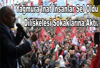 Yağmura inat insanlar Sel Oldu Diliskelesi Sokaklarına Aktı.