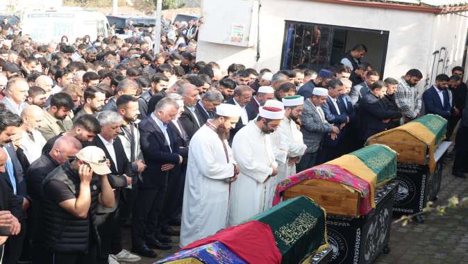 Yangında hayatını kaybedenler son yolculuğa uğurlandı