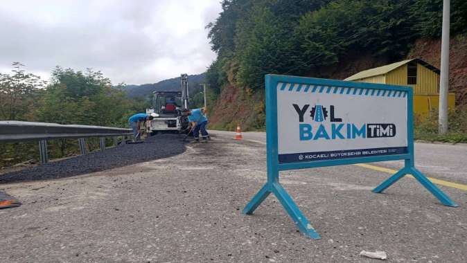 Yol Bakım Timi yolların bakım ve onarımını yapıyor