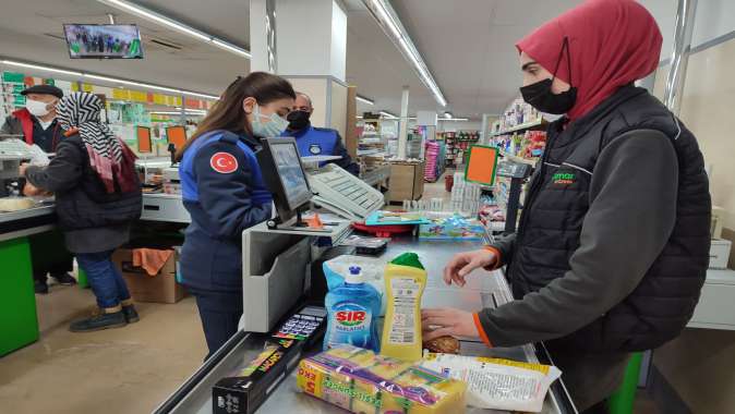 Zabıta denetimlerini sürdürüyor