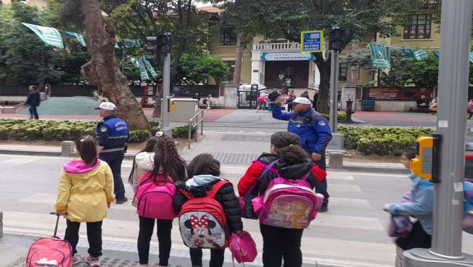 Zabıtadan okul önlerinde trafik haftası etkinliği