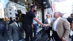 “Aynı sokağın insanı, aynı şehrin yol arkadaşıyız”