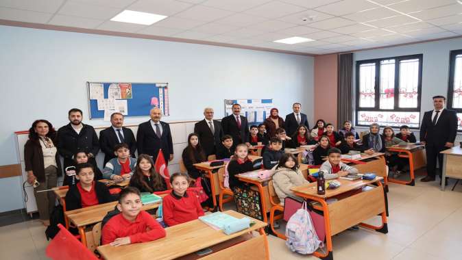 Aziz Sancar Ortaokulu törenle eğitime başladı Aziz Sancar Ortaokulu törenle eğitime başladı