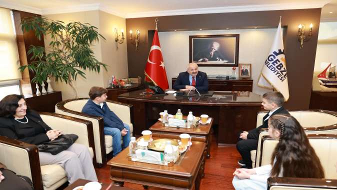 Başkan Büyükgöz Koltuğunu Minik Başkan’a Devretti