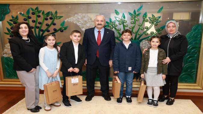 Başkan Büyükgöz Koltuğunu Minik Başkan’a Devretti