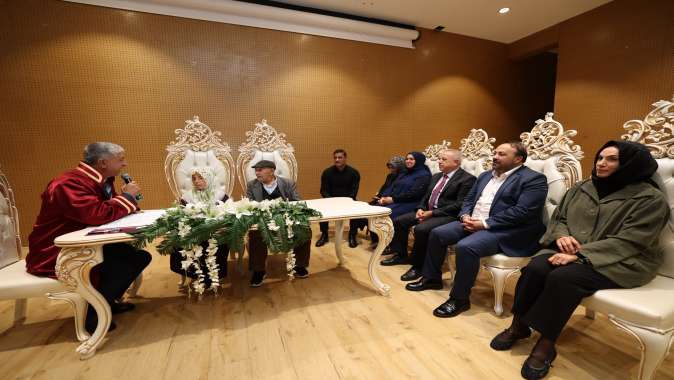 BAŞKAN ÖMEROĞLU, ASIRLIK ÇINARLARIN NİKÂHINI KIYDI: MUTLULUĞUN YAŞI YOK