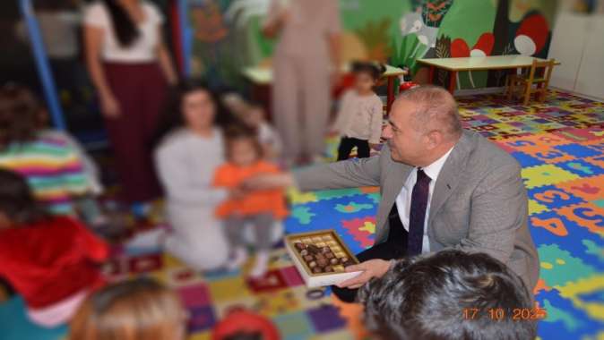 Başsavcı Uslu , cezaevinde miniklerle buluştu