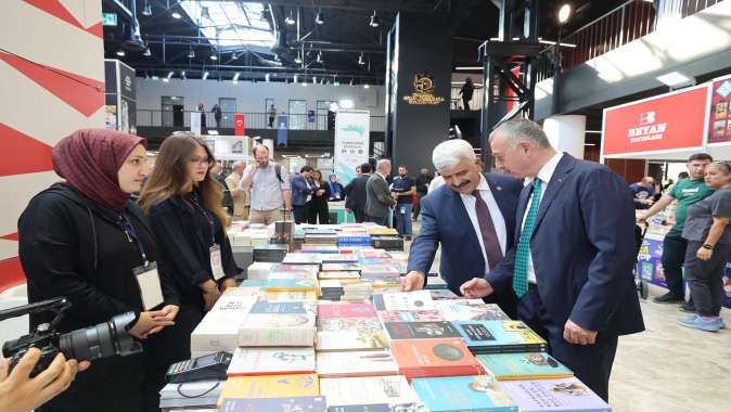 Büyükakın: Kitap Fuarı kentin geleceğine iz bırakıyor Büyükakın: Kitap Fuarı kentin geleceğine iz bırakıyor