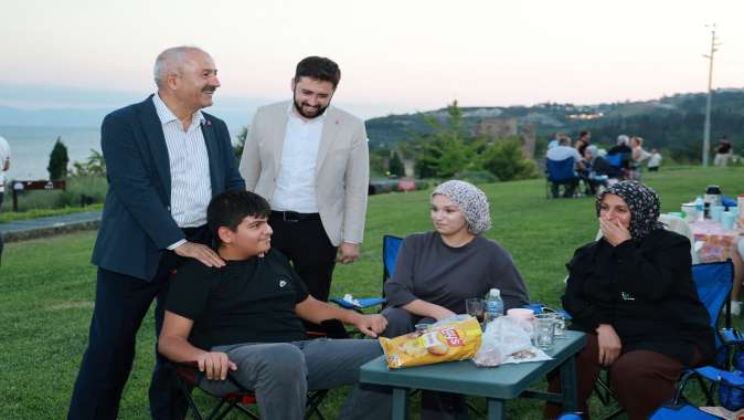 Büyükgöz, Millet Bahçesi'nde vatandaşlarla buluştu
