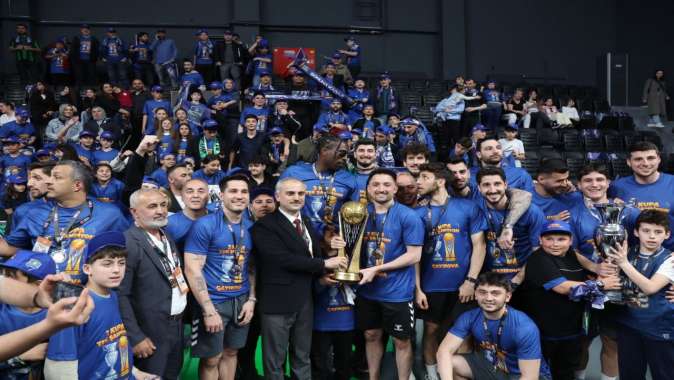 Çayırova Belediyesi, şampiyonluk kupasına kavuştu