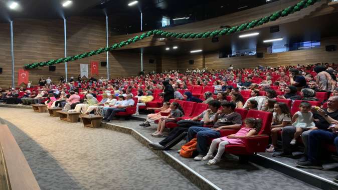 Çayırova’da 80’ler 90’lar konseri büyük ilgi gördü