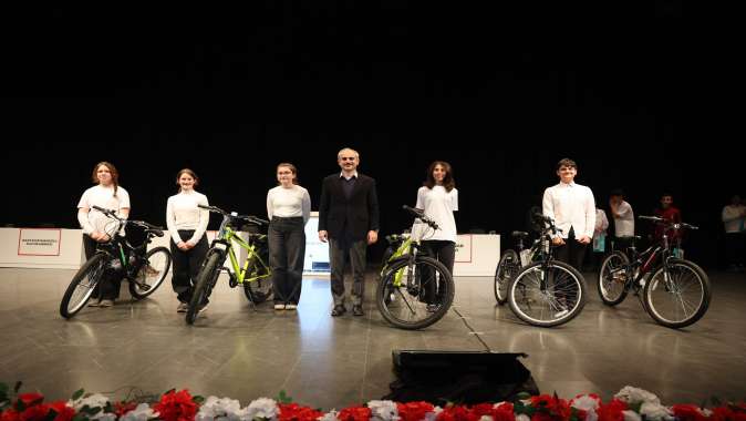 Çayırova’da bilgi evi öğrencileri, bilgilerini yarıştırdı