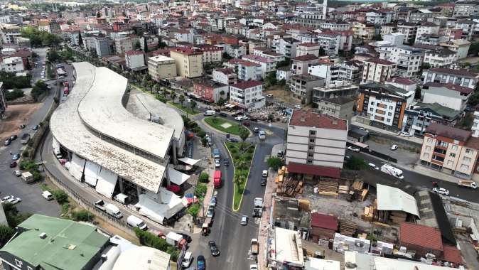 Çayırova Uğur Mumcu Caddesi modern kimliğine kavuşuyor;