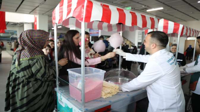 Çayırovalı çocuklar, ara tatilde tiyatroyla eğlendi Çayırovalı çocuklar, ara tatilde tiyatroyla eğlendi