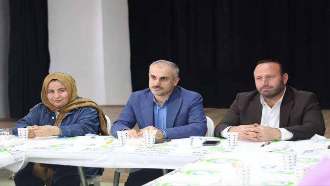 Çiftçi, Akse Bilgi Evi’ndeki kursiyer ve velilerle bir araya geldi Çiftçi, Akse Bilgi Evi’ndeki kursiyer ve velilerle bir araya geldi