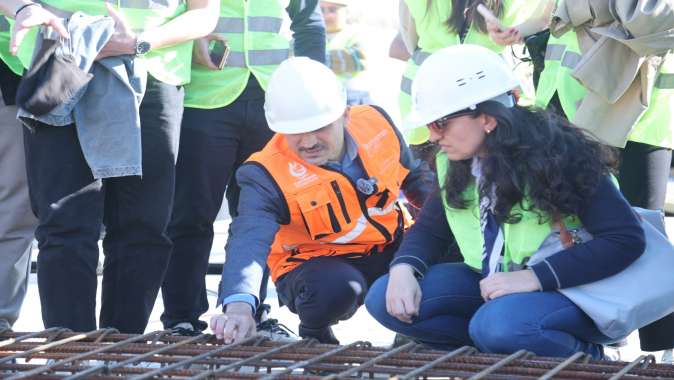 Çiftçi, hastane inşaatını GTÜ’lü öğrencilerle birlikte inceledi