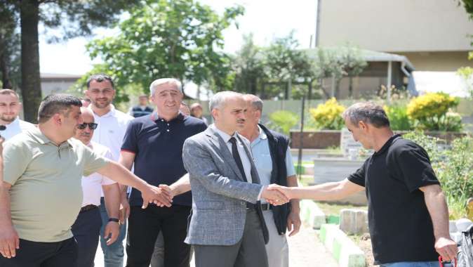 Çiftçi, kabir ziyareti yapan Çayırovalıları yalnız bırakmadı