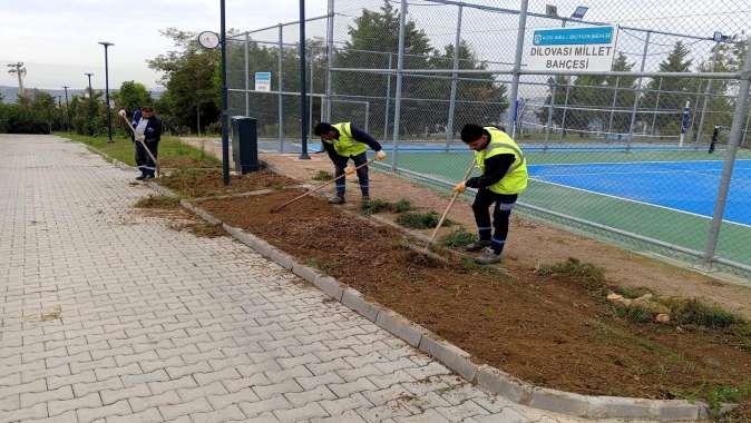 Dilovası Millet Bahçesi dip köşe temizleniyor