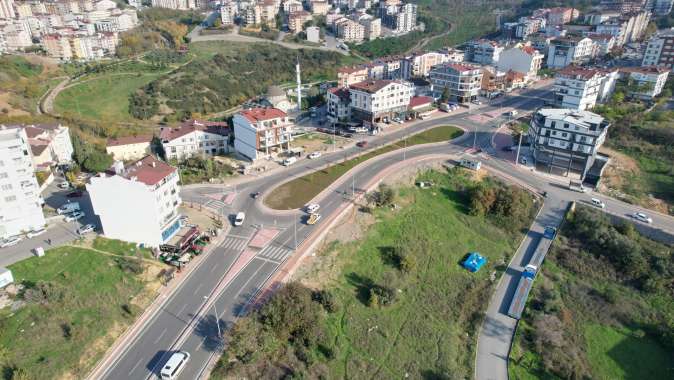Gebze Dr. Zeki Acar Caddesi’ne dönel kavşak Gebze Dr. Zeki Acar Caddesi’ne dönel kavşak