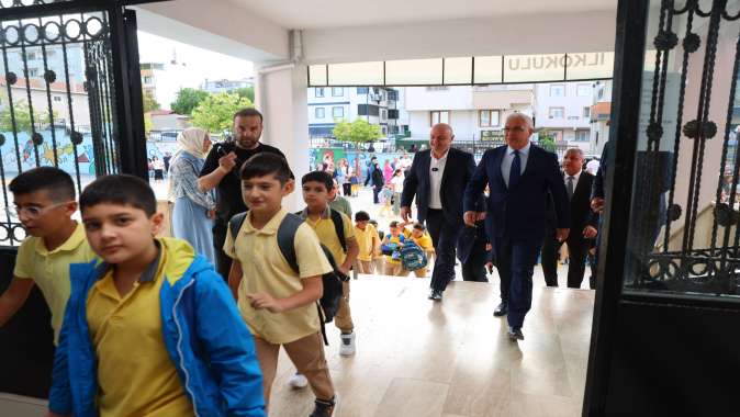 İlk ders zilinde Bıyık’tan öğrencilere destek İlk ders zilinde Bıyık’tan öğrencilere destek