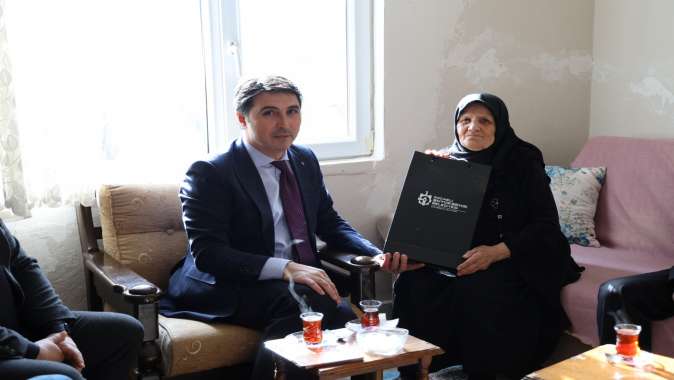 Kocaeli Büyükşehir acıları hafifletiyor