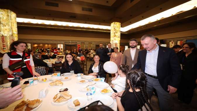 Kocaeli protokolü yetimlerle iftarda buluştu