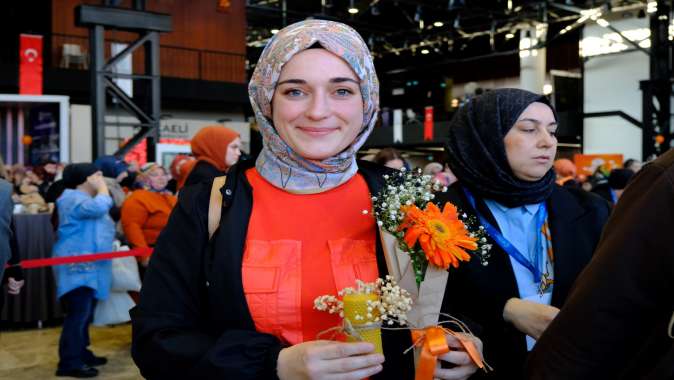 Turuncu balonlarla kadına şiddete ‘dur’ mesajı