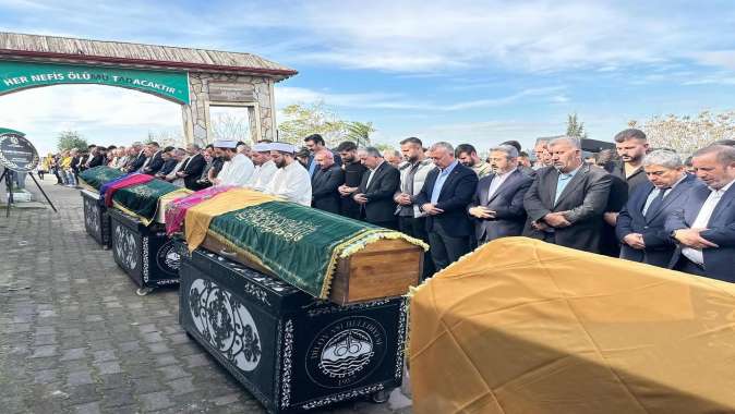 Yangında hayatını kaybedenler son yolculuğa uğurlandı Yangında hayatını kaybedenler son yolculuğa uğurlandı