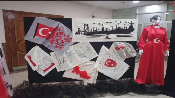 “Zaferin Adı Türkiye” Sergisi Büyük İlgi Gördü “Zaferin Adı Türkiye” Sergisi Büyük İlgi Gördü